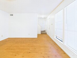 8502 Lyndon Ln in Austin, TX - Building Photo - Building Photo