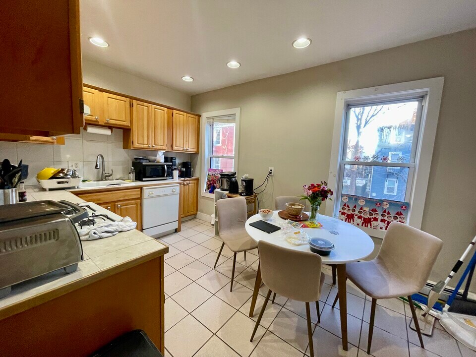 1 Torpie St, Unit 2 in Boston, MA - Building Photo