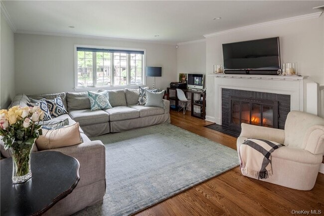 5 Bolton Gardens in Bronxville, NY - Building Photo - Building Photo