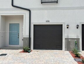 606 SW 12th St in Florida City, FL - Building Photo - Building Photo