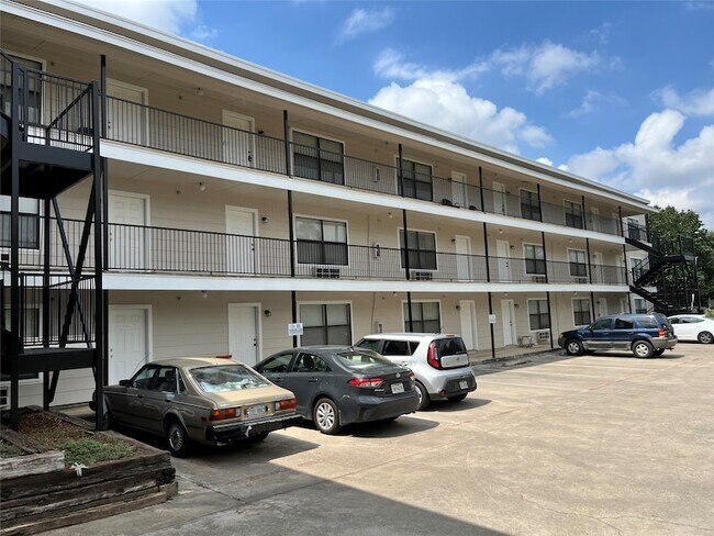 701 W Sycamore St, Unit 101 in Denton, TX - Building Photo - Building Photo