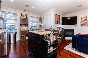 632 E Broadway, Unit 4 in Boston, MA - Building Photo