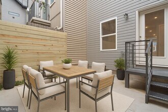 1432 Ogden St in Philadelphia, PA - Foto de edificio - Building Photo