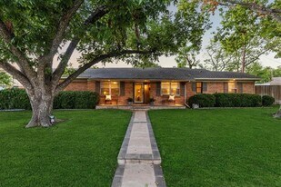 2127 Clarksdale Dr in Dallas, TX - Building Photo
