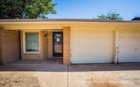 8209 Geneva Ave in Lubbock, TX - Foto de edificio - Building Photo