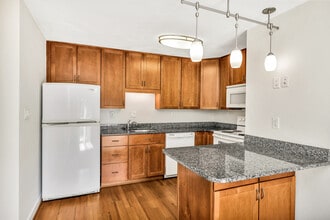 Waterford Apartments in Virginia Beach, VA - Foto de edificio - Building Photo