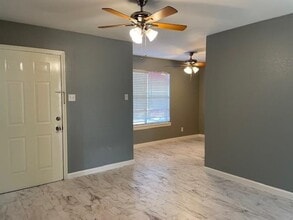 4902 Marcella Ave in Laredo, TX - Foto de edificio - Building Photo