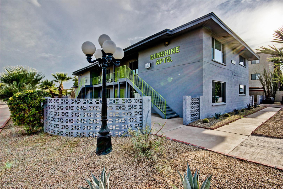 Sunshine Apartments in Scottsdale, AZ - Building Photo