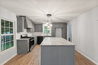 735 W 9th Ave in Corsicana, TX - Building Photo - Building Photo