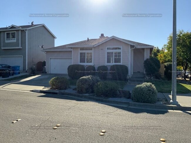 2461 Meda Ave in Santa Rosa, CA - Building Photo - Building Photo