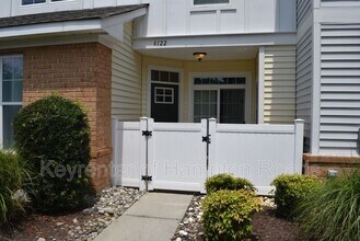 8122 Ships Crossing Rd in Norfolk, VA - Building Photo - Building Photo
