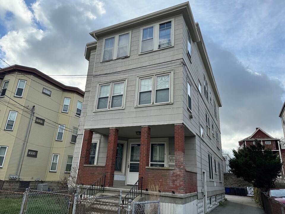 40 Sydney St, Unit 1 in Somerville, MA - Building Photo
