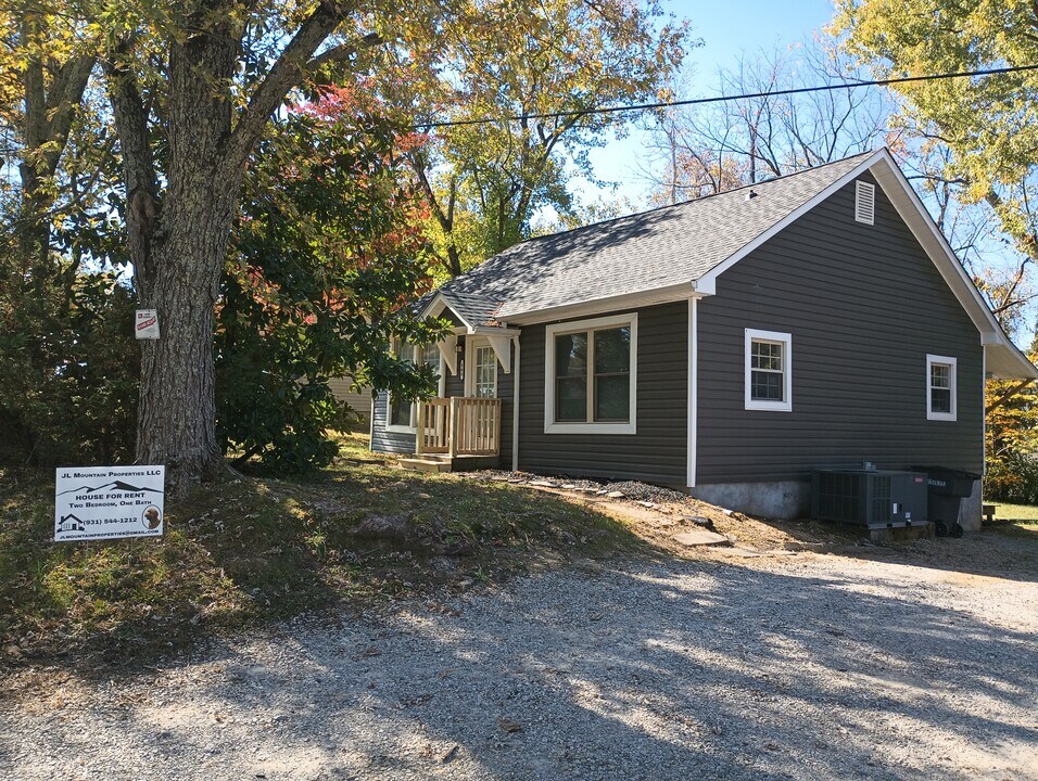 806 N Franklin Ave in Cookeville, TN - Building Photo