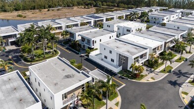 9791 NW 75th St in Doral, FL - Foto de edificio - Building Photo
