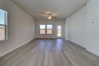 4104 Zoe Ln in Farmersville, TX - Foto de edificio - Building Photo