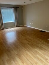 49 Woodland St, Unit p in Manchester, CT - Building Photo - Building Photo