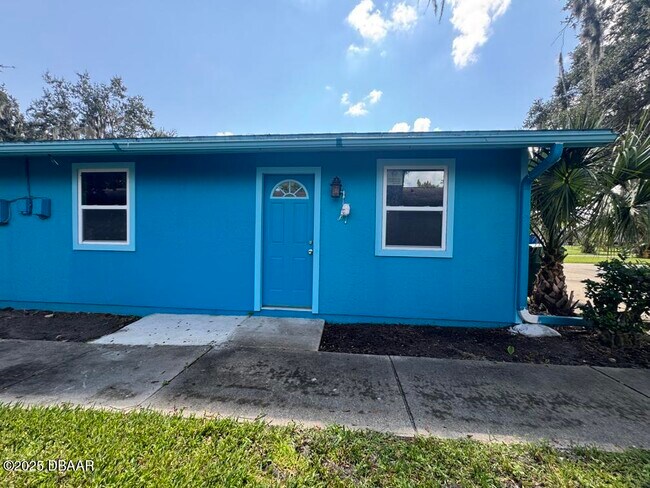 1561 Sunset Ln in Daytona Beach, FL - Building Photo - Building Photo