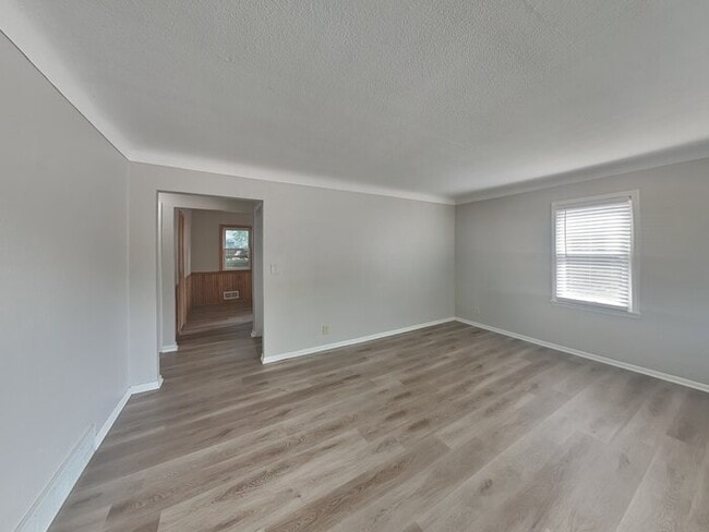 2080 McKnight Rd N in North St. Paul, MN - Building Photo - Building Photo