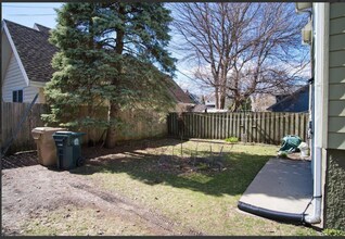 166 Rodney Ct in Madison, WI - Building Photo - Building Photo