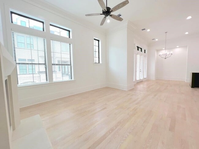 2122 Blalock Rd in Houston, TX - Building Photo - Building Photo