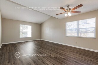 12406 Driftstone Way in Riverview, FL - Foto de edificio - Building Photo