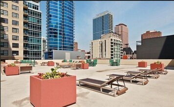 70 W Huron St, Unit 601 in Chicago, IL - Building Photo - Building Photo