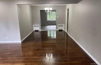 848 Center Dr in Baldwin, NY - Building Photo - Building Photo