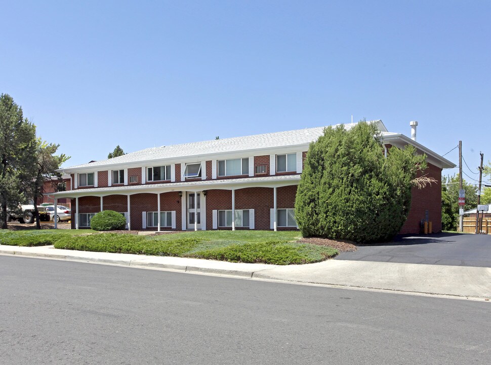 Geneva Apartments in Aurora, CO - Foto de edificio