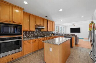 3926 Rolling Oaks Dr in Carrollton, TX - Building Photo - Building Photo