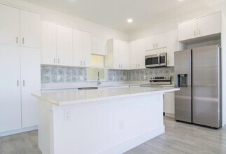 10654 Washington Rd in Port Charlotte, FL - Building Photo - Building Photo