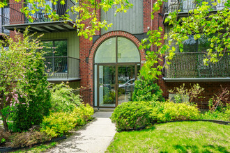 208 De La Poudrière Rue in Verdun, QC - Building Photo - Building Photo