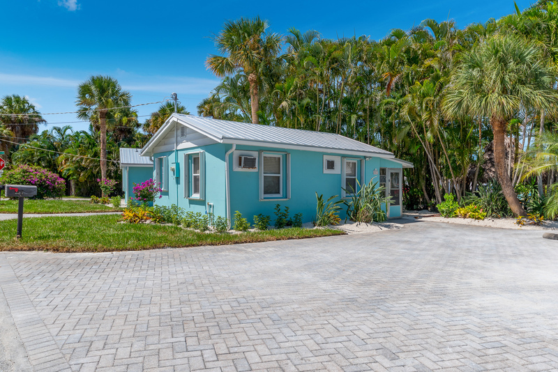 2511 NE Pine Ave in Jensen Beach, FL - Building Photo