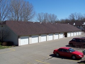 Cottonwood Creek in Menasha, WI - Building Photo - Building Photo