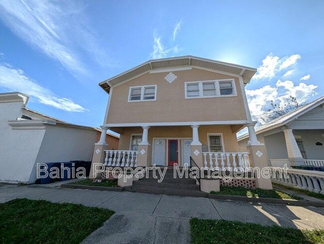 property at 2904 W Chestnut St