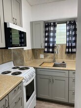 1063 Lower Main St in Wailuku, HI - Foto de edificio - Building Photo