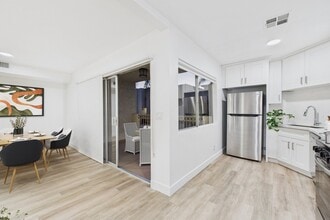 Natick Park South in Sherman Oaks, CA - Foto de edificio - Building Photo