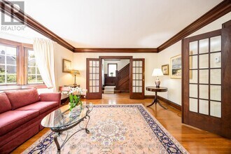 241 Forest Hill Rd in Toronto, ON - Building Photo - Building Photo