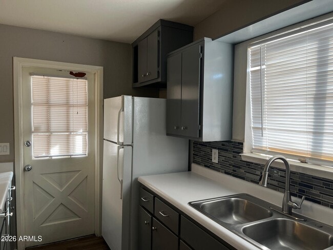 102 E Ivy St in Mesa, AZ - Building Photo - Building Photo