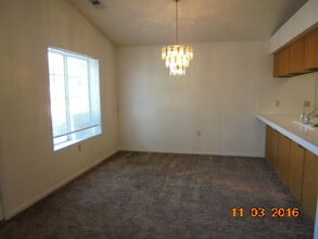 1986 W Roby Ave in Porterville, CA - Building Photo - Building Photo