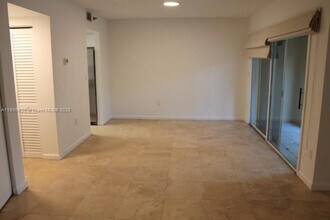 2560 Tigertail Ave in Miami, FL - Building Photo - Building Photo