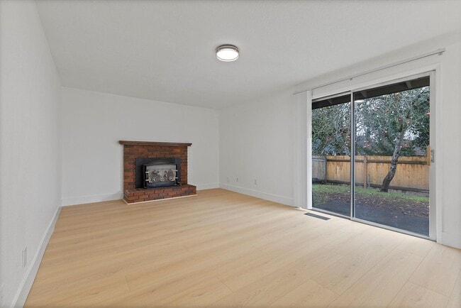 21047 SW Imperial Ct in Beaverton, OR - Building Photo - Building Photo