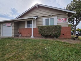 915 Henderson Ave in Sunnyvale, CA - Building Photo