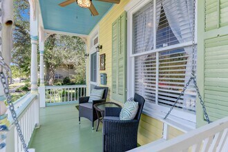 1221 Sealy Ave in Galveston, TX - Foto de edificio - Building Photo