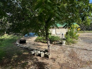 13417 TX-16 in Medina, TX - Building Photo - Building Photo