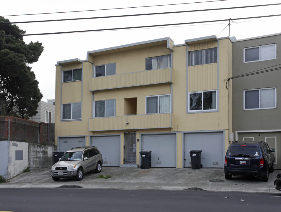 1309 Brunswick St in Daly City, CA - Building Photo