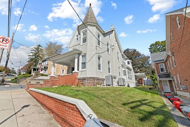 17 N Church St in Mohnton, PA - Building Photo - Building Photo