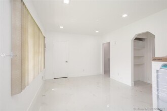 1722 Dewey St-Unit -2 in Hollywood, FL - Building Photo - Building Photo