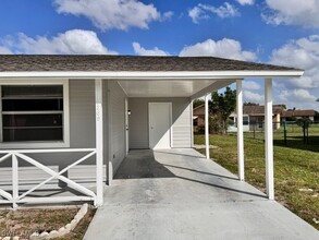 19369 Coraltree Ct in Lehigh Acres, FL - Foto de edificio - Building Photo