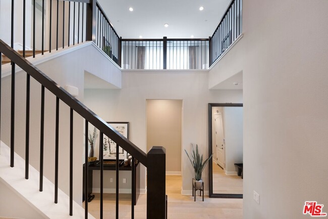 20755 Liana Ct, Unit 4 in Los Angeles, CA - Foto de edificio - Building Photo