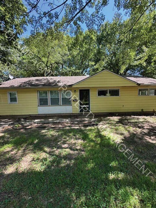 11305 Corrington Ave in Kansas City, MO - Building Photo